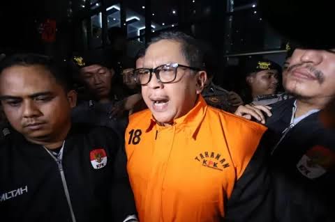 Hasto Minta KPK Juga Adili Keluarga Jokowi